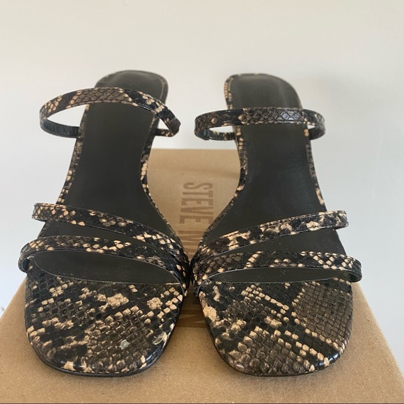 Urban Outfitters Kim Kitten Heel - Picture 5 of 11